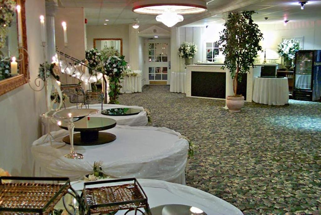 Ambassador Hotel Sudbury Exteriör bild